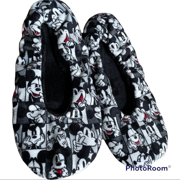 𝅺O Disney Mickey Mouse Photo Strip Print Gray and Black Slip On Grip Slippers - Picture 1 of 7